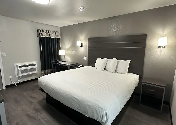 Sleepy Traveler Motel