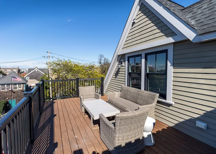 The Newport Lofts - 595 Thames Street