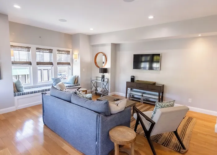 The Newport Lofts - 595 Thames Street