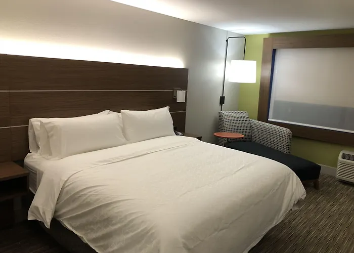Holiday Inn Express & Suites Racine By Ihg