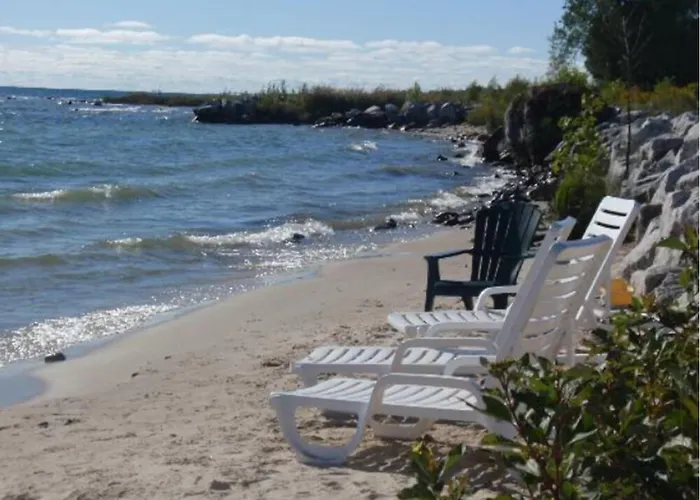 Bayview Lakefront Inn