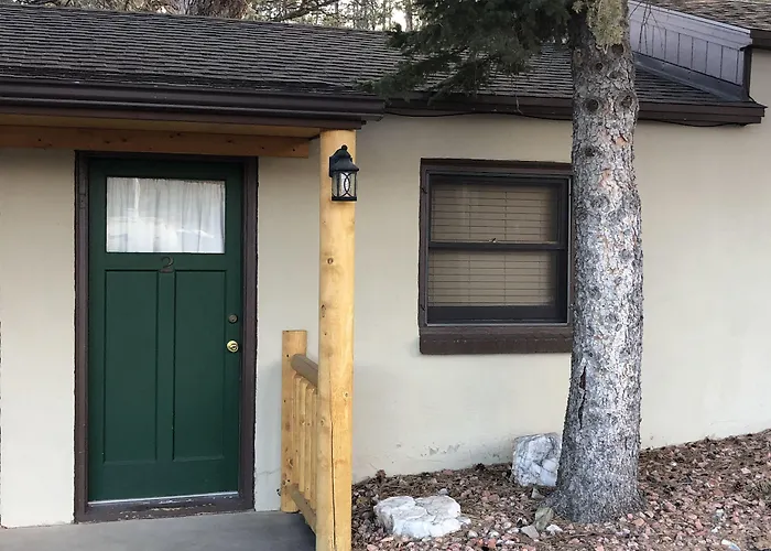 Rockerville Lodge & Cabins