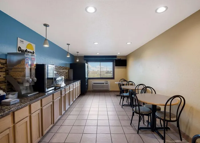 Days Inn By Wyndham Ankeny - Des Moines