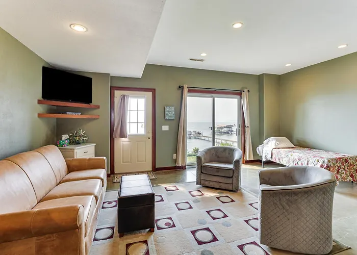 Spacious Edgerton Home W/ Private Beach & Views!
