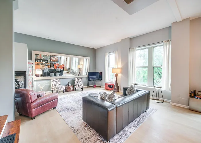 Dtwn Cleveland Loft-Style Condo: Walk To Stadiums!