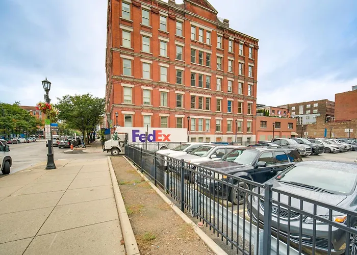 Dtwn Cleveland Loft-Style Condo: Walk To Stadiums!