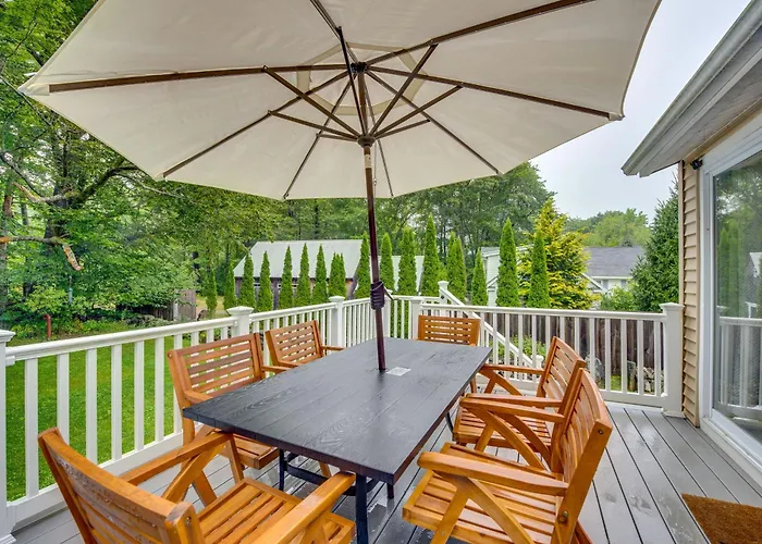 Rye Coastal Retreat W/ Deck & Outdoor Dining