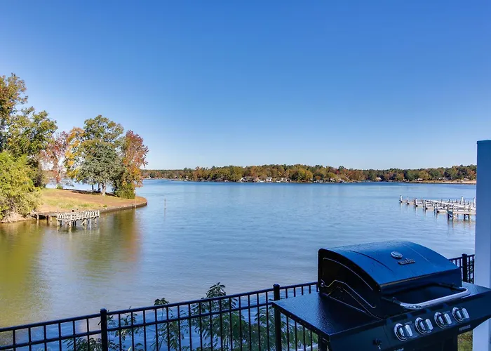 Dock Access: Family-Friendly Lake Greenwood Gem!