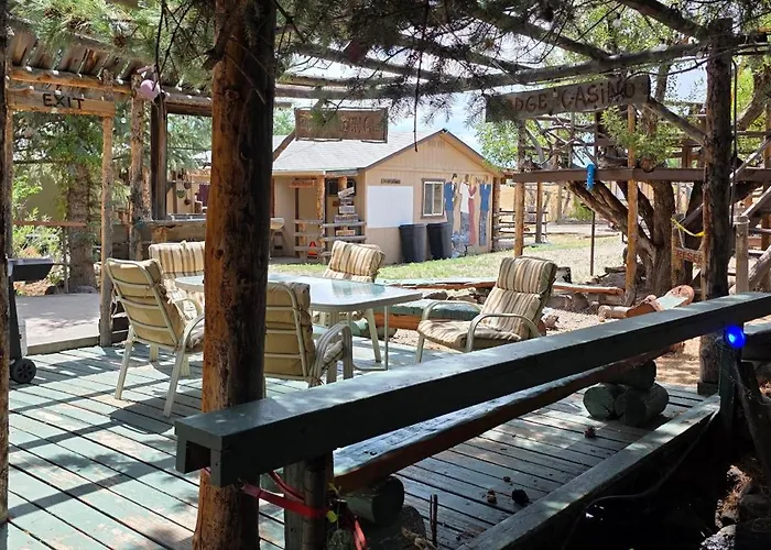 Dog Friendly Room With A Queen Bed And Kitchenette At The Cedaredge Lodge