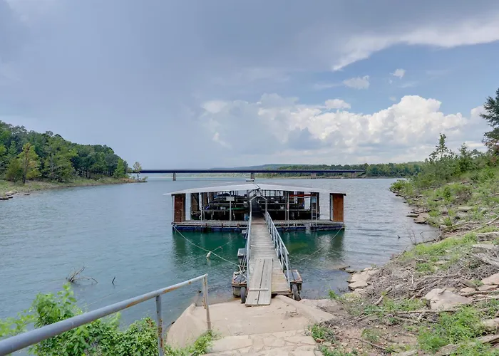 Greers Ferry Lake Access: Cabin W/ Boat Slip!
