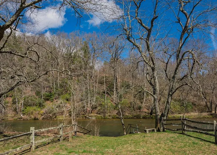 New River Access, Sleeps 9, Fire Pit, Dogs Welcome