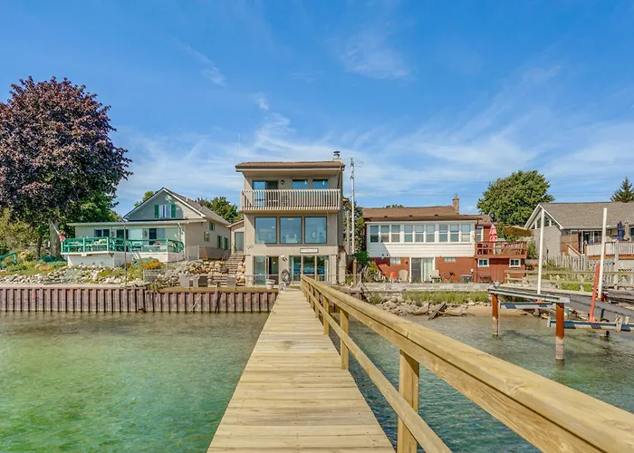Spacious Riverfront Home W/ Dock In St Clair!