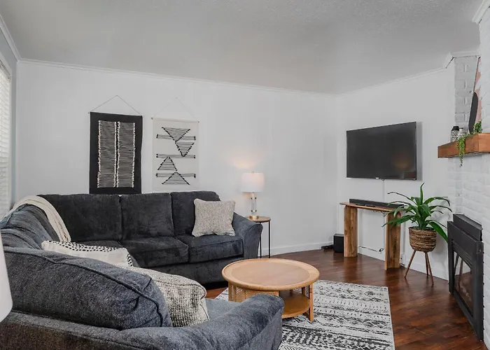Bungalow On Baldwin - 3 Bed 2 Bath