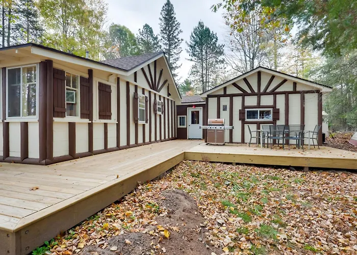 Peaceful Nature Escape On Little Portage Lake!