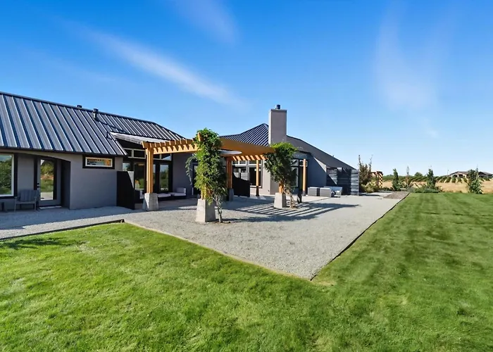 Vineyard Main House -10 Acre Vineyard