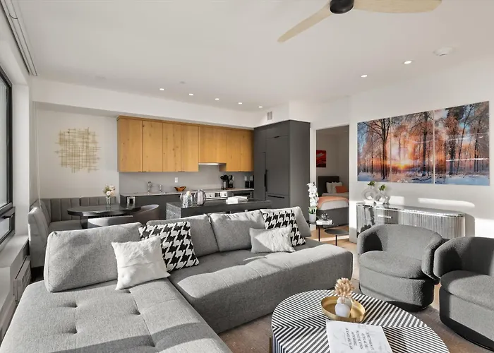 Modern 2 Bedroom Ski In&Out Condo 05