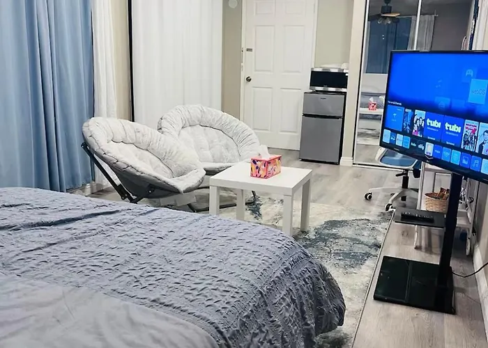 Cozy Room With Private Bathroom & Entrance