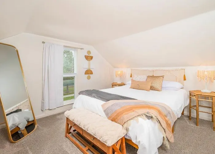 Downtown 2 Bedroom Home - Office