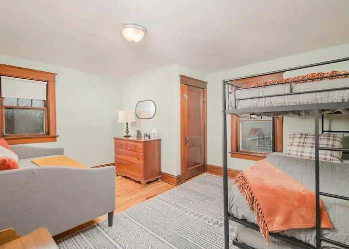 Character Family Home - 3 Bedroom 2 Bath