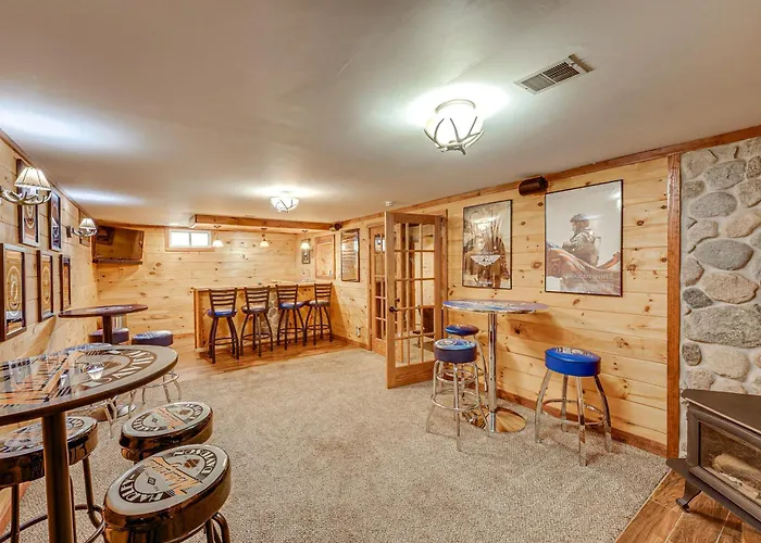 Detached Sauna, Movie Room! Relaxation In Muskegon