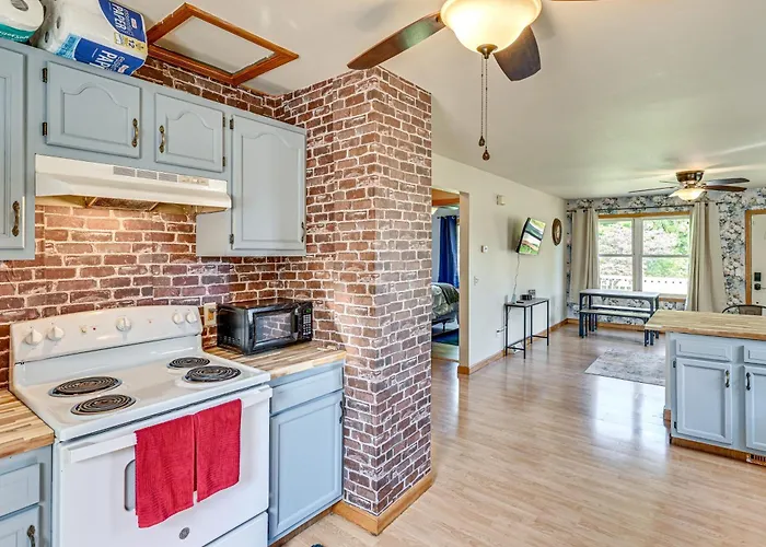 4 Mi To Lake Michigan: Updated Benton Harbor Home!