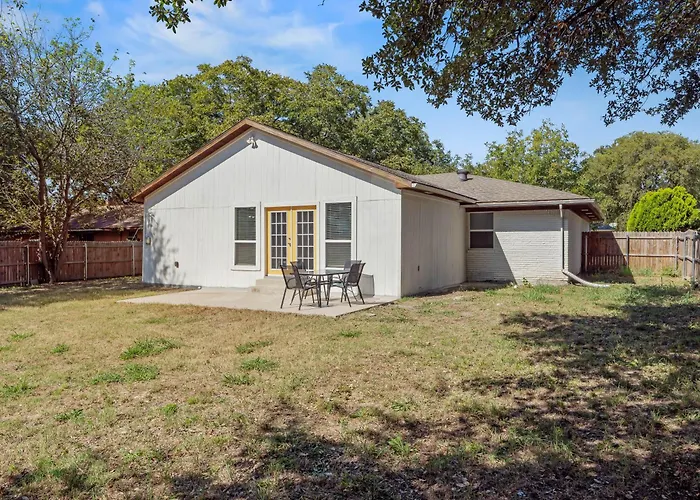 Spacious 4 Bedroom Family Retreat In The Heart Of Mckinney, Tx