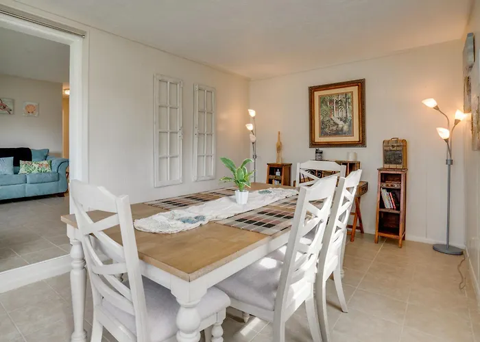 Relax In Hot Tub, Walk To Springs: North Port Home
