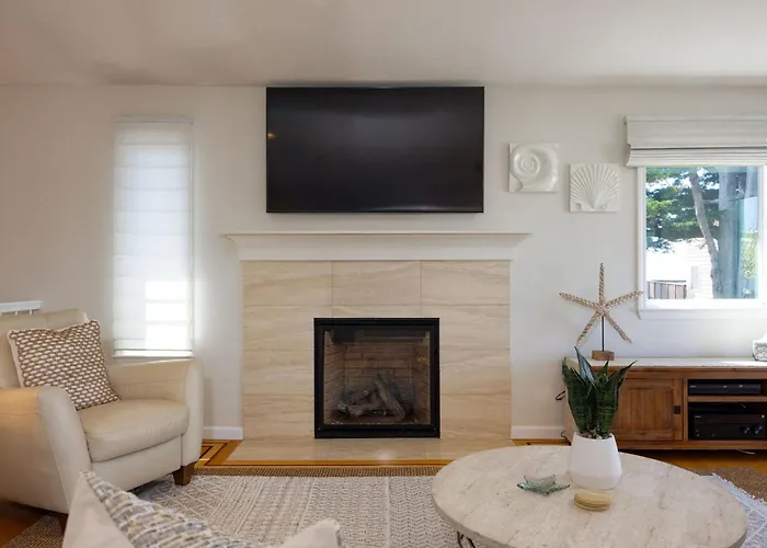 Bythesea Bluff Retreat Ocean Views & Coastal Trails