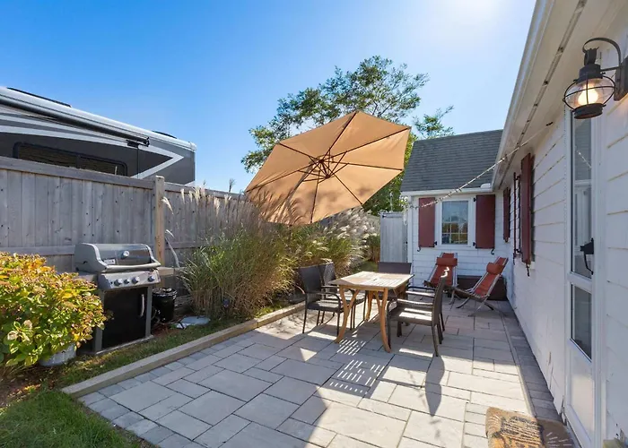 Bright North Truro Cottage #6 By The Bay