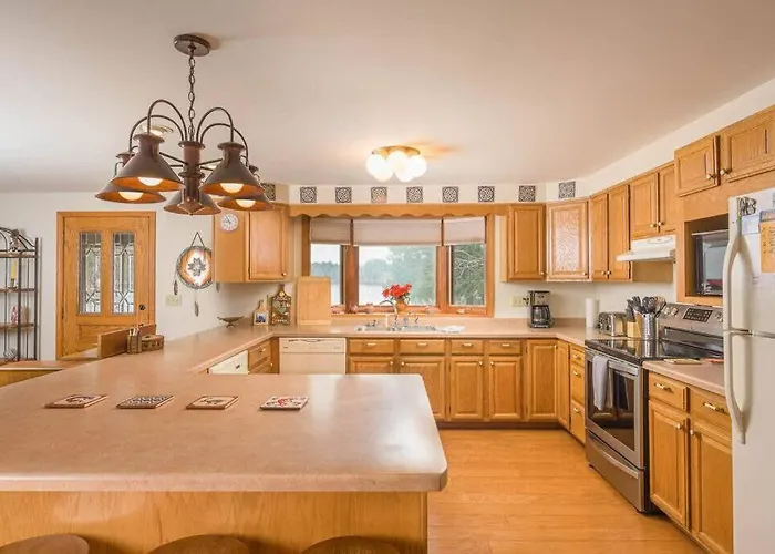Lake House Family Vacation - Sleeps 12 Dock Kayaks Paddle Boards