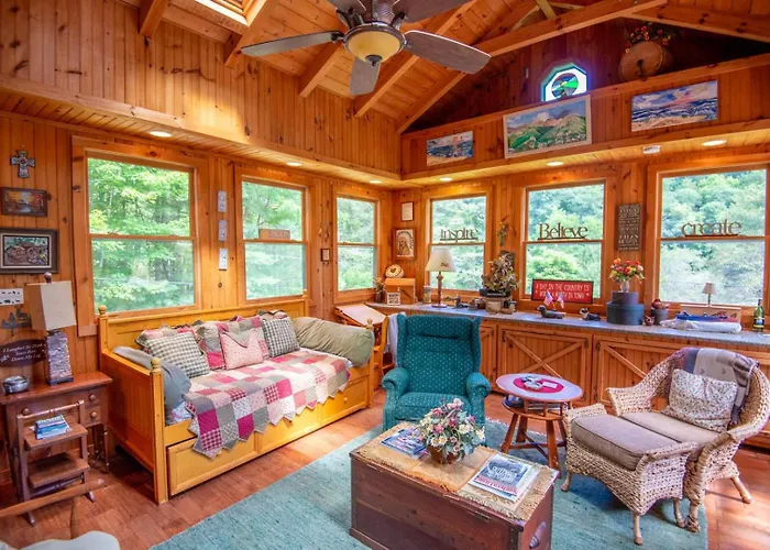 New River Access, Sleeps 9, Fire Pit, Dogs Welcome