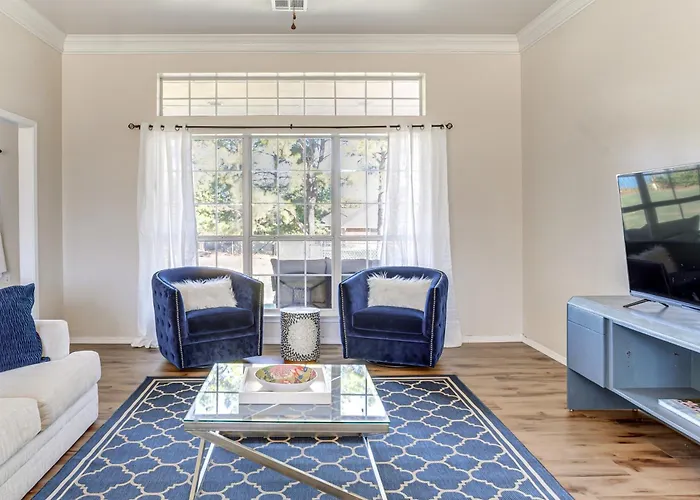 < 1 Mi To Oak Tree National: Cozy Getaway!