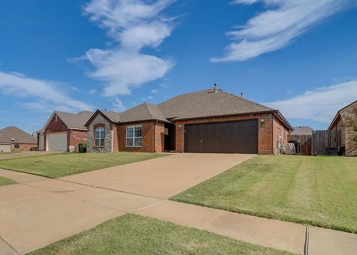 Pool Access: Newly Remodeled House In Broken Arrow