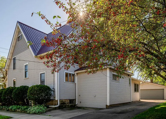 Family Downtown Mansion - Sleeps 13