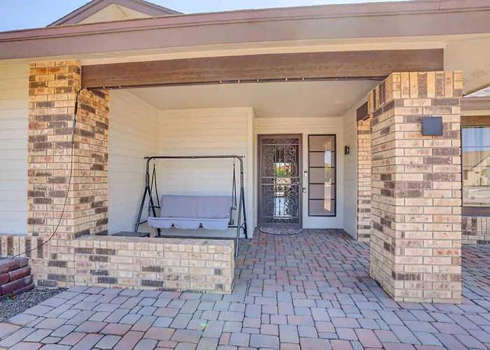 Families Welcome! Dog-Friendly Glendale Home