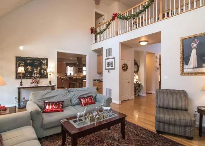 Elegant Lodge Rental With Lovely Countryside Views Near Charlottesville, Virginia