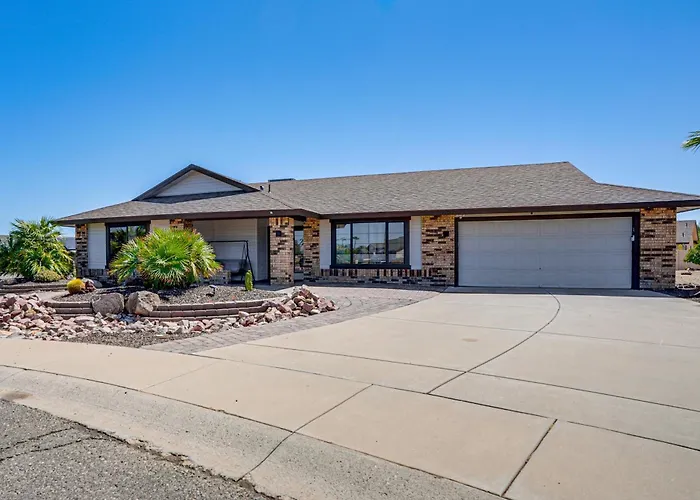 Families Welcome! Dog-Friendly Glendale Home
