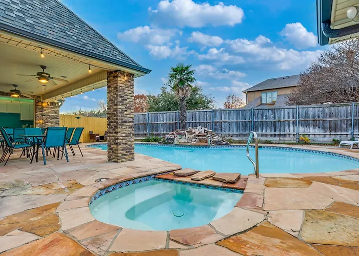 The Castle 9Br Retreat W Pool Game Room