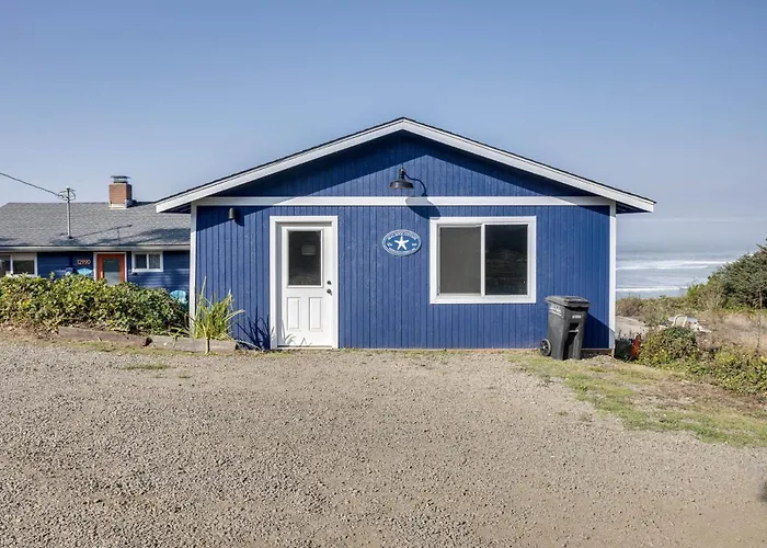 Ocean Front With Spectacular Views! 2 Bedroom, 2 Bath! Seal Rock!