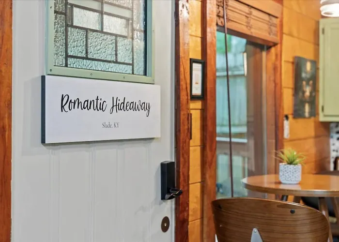 Hot Tub & Wifi - Romantic Hideaway
