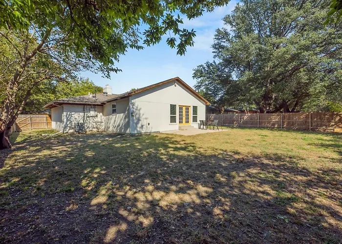 Spacious 4 Bedroom Family Retreat In The Heart Of Mckinney, Tx