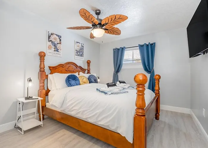 Elegant Retreat Near Downtown And Beach