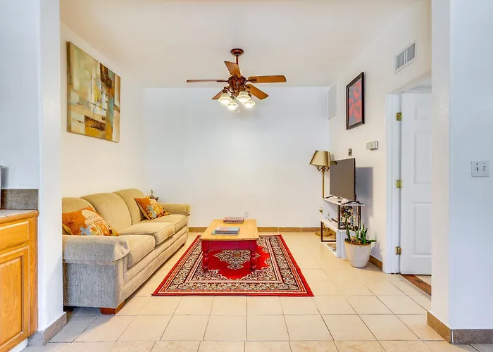 4 Mi To Lake Elsinore: Pet-Friendly Adventure Base