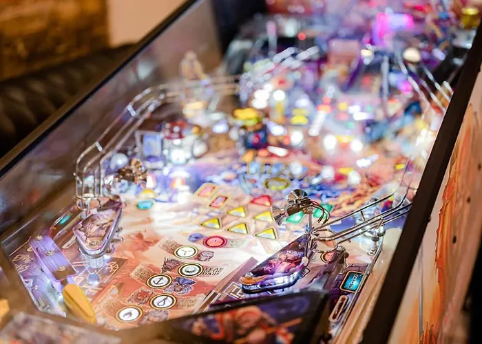 Pinball Penthouse 1 Bedroom Downtown Flat