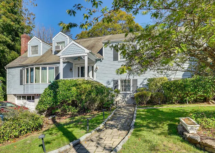 2 Mi To Nyc Train: Wfh-Friendly Greenwich Apt!