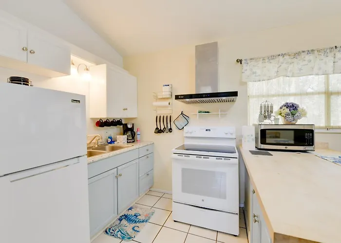 < 1 Mi To Nokomis Beach: Tranquil Couple'S Retreat