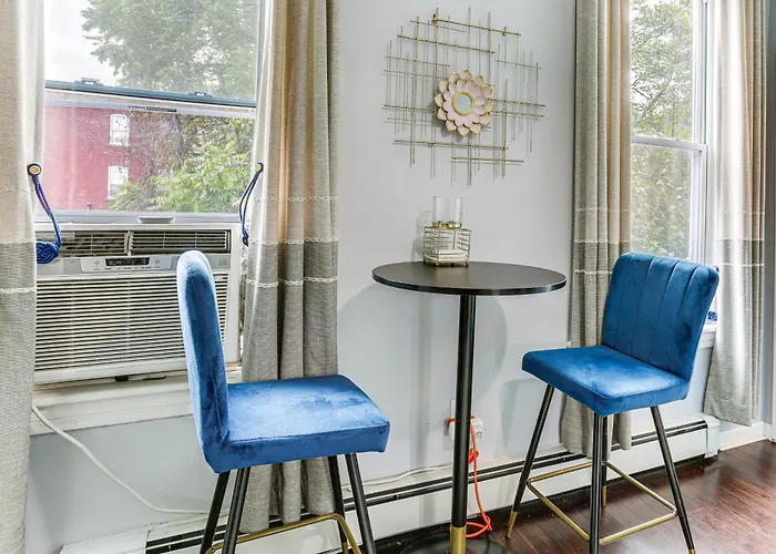 Explore & Work! Stylish Washington Heights Duplex