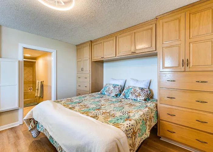 Walk To Bonita Beach: Top-Floor Condo W/ Views