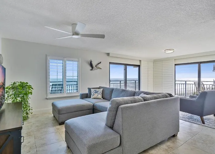 Beachfront Luxury With Spectacular Ocean Views!