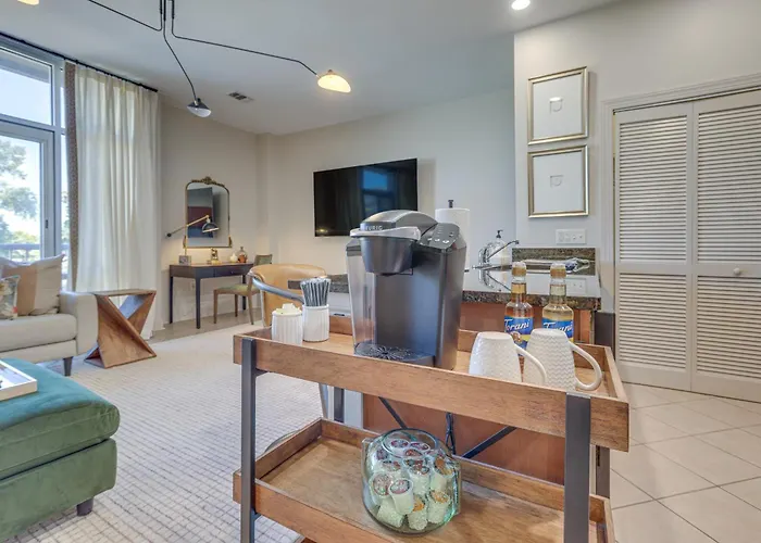 Walk To Ua Campus: Apt W/ Secure Parking!